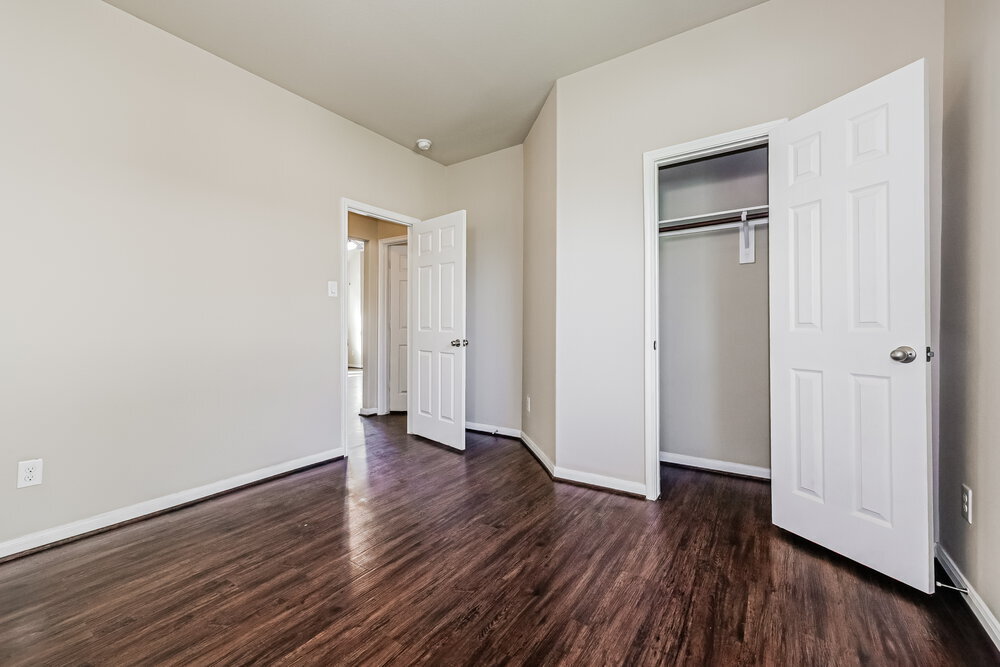 Building Photo - 23703 Maple View Dr