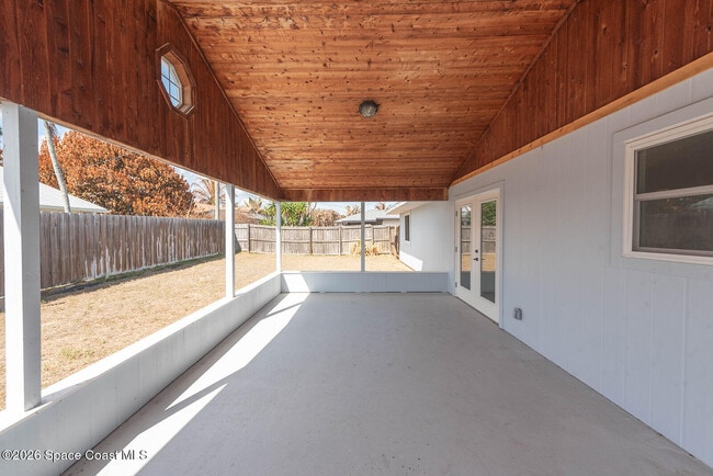 Building Photo - 790 Palm Dr