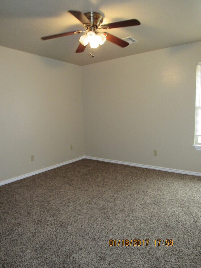 Building Photo - BEAUTIFUL HOME IN WOLFCREEK AREA!!!