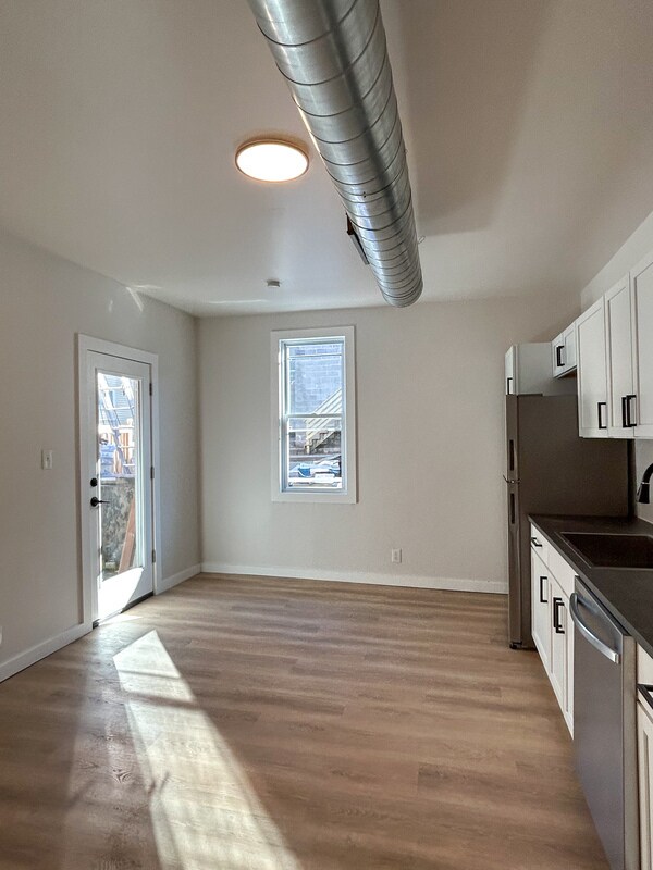 Building Photo - 3206 Dobson St