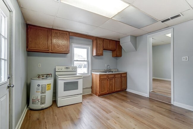 Building Photo - 29 N Main St