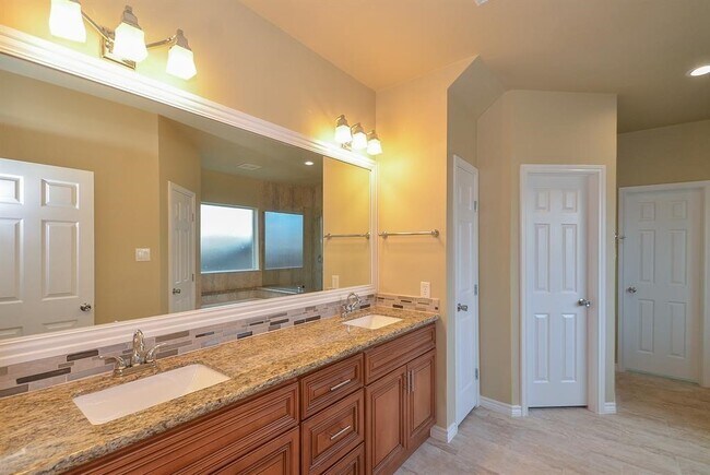 Building Photo - 5503 Langhorne Ct