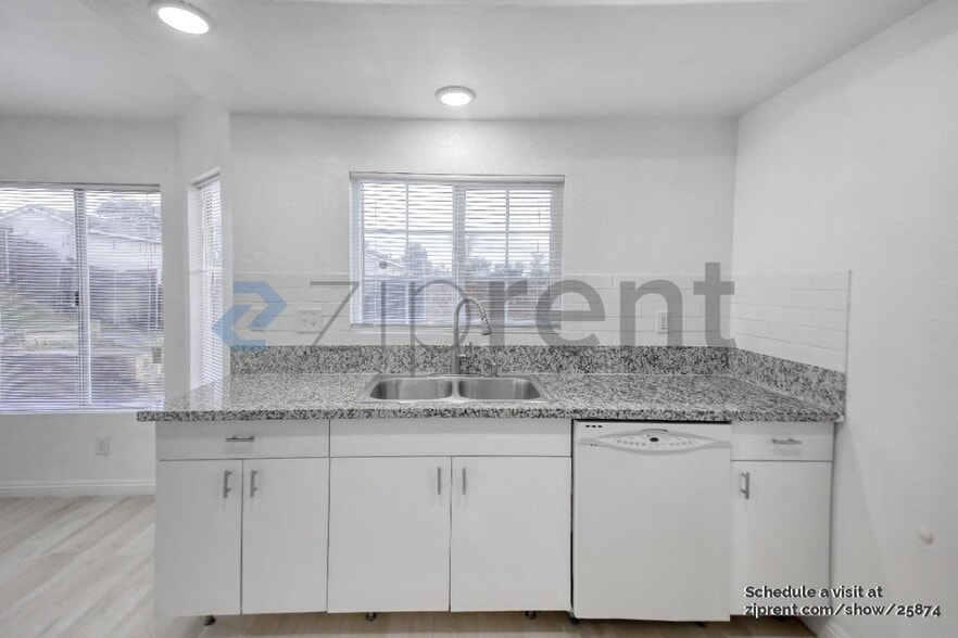 Building Photo - 21627 Winding Rd