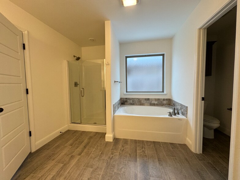 Building Photo - 424 NW 59th Ave