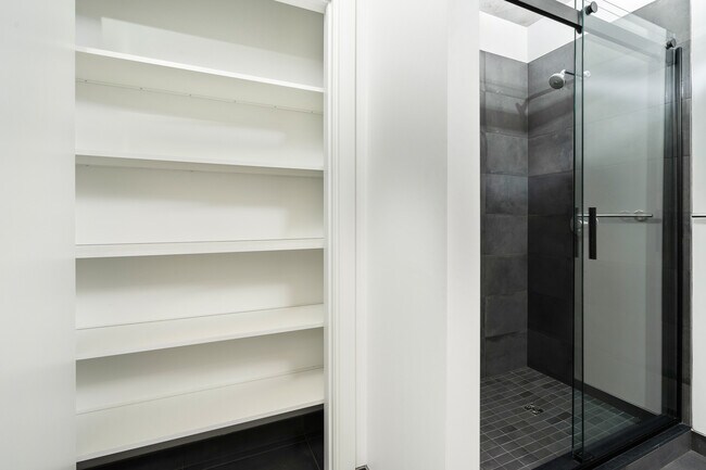 Building Photo - 234 W Polk St