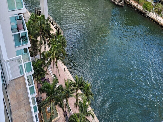 Building Photo - 31 SE 5th St