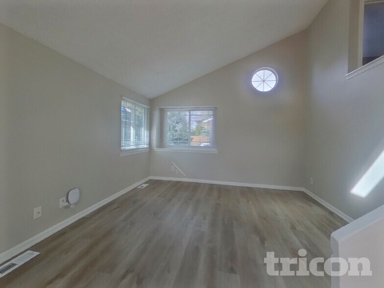 Building Photo - 628 Longfellow Ln