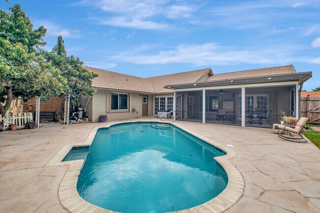 Building Photo - 9953 Majestic Way