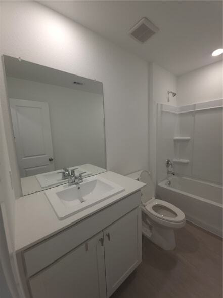 Building Photo - 26710 Sunrise Dr