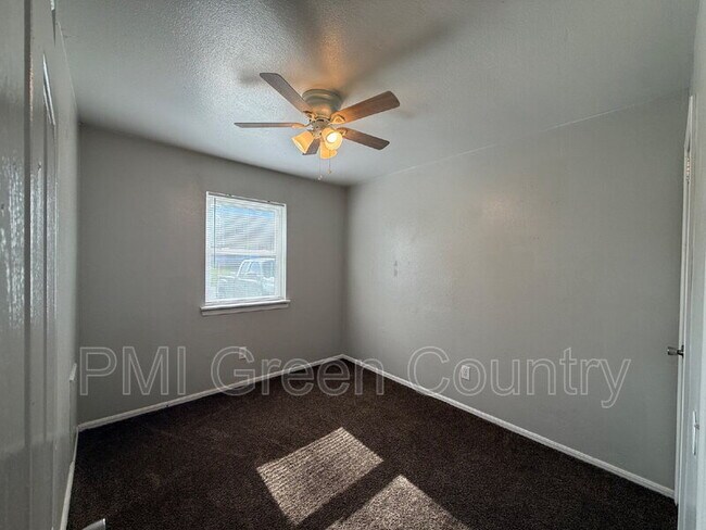 Building Photo - 618 N Fairland Ave