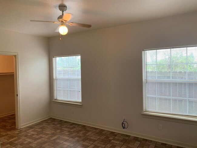 Building Photo - 1513 Cage St