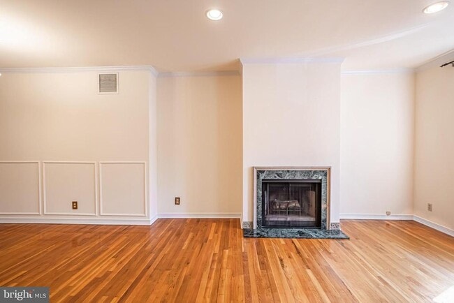 Building Photo - 1811 Bainbridge St
