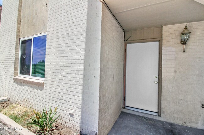 Building Photo - 5200 Carousel Dr