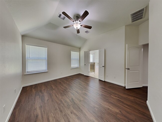 Building Photo - 232 Country Crossing Cir