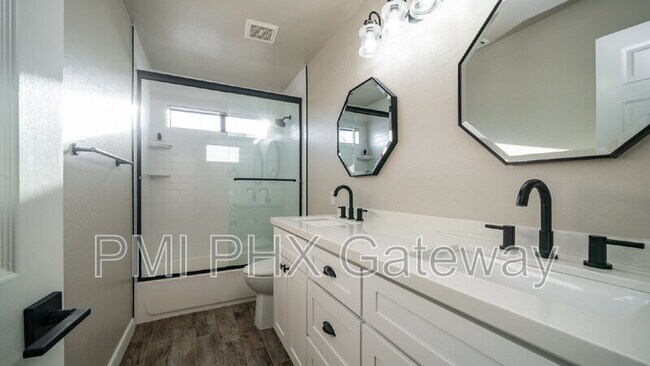 Building Photo - 1891 E Oasis Dr