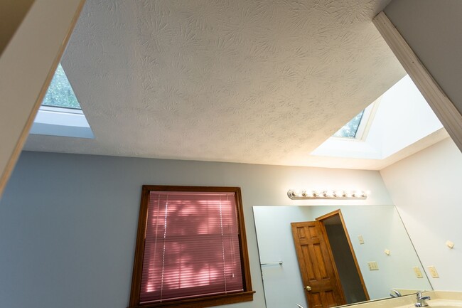 Building Photo - 3301 Sams Way SE