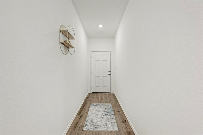 Building Photo - 611 Halfmoon Dr