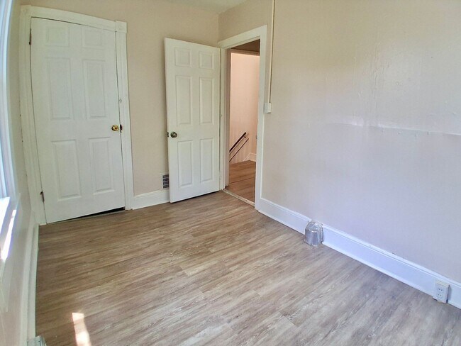 Building Photo - Spacious 4 Bedroom Home FOR RENT in Bridgeton NJ $2150