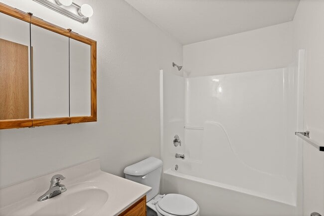 Building Photo - 701-703 Glenstone Dr.