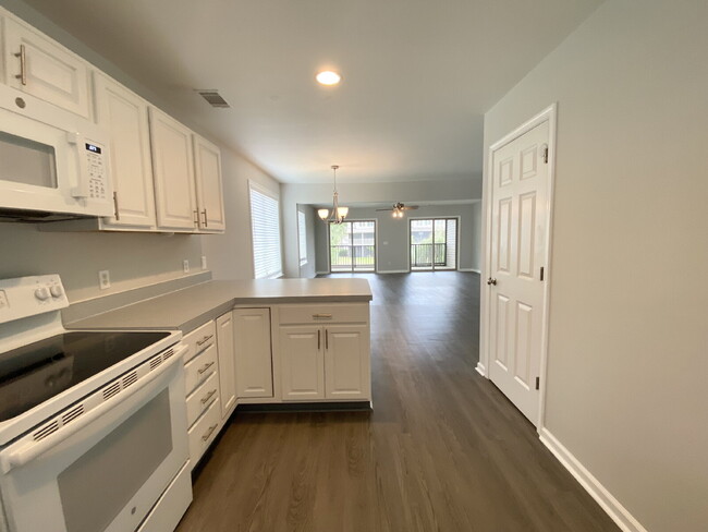 Building Photo - Spacious Townhome located on Hilton Head I...