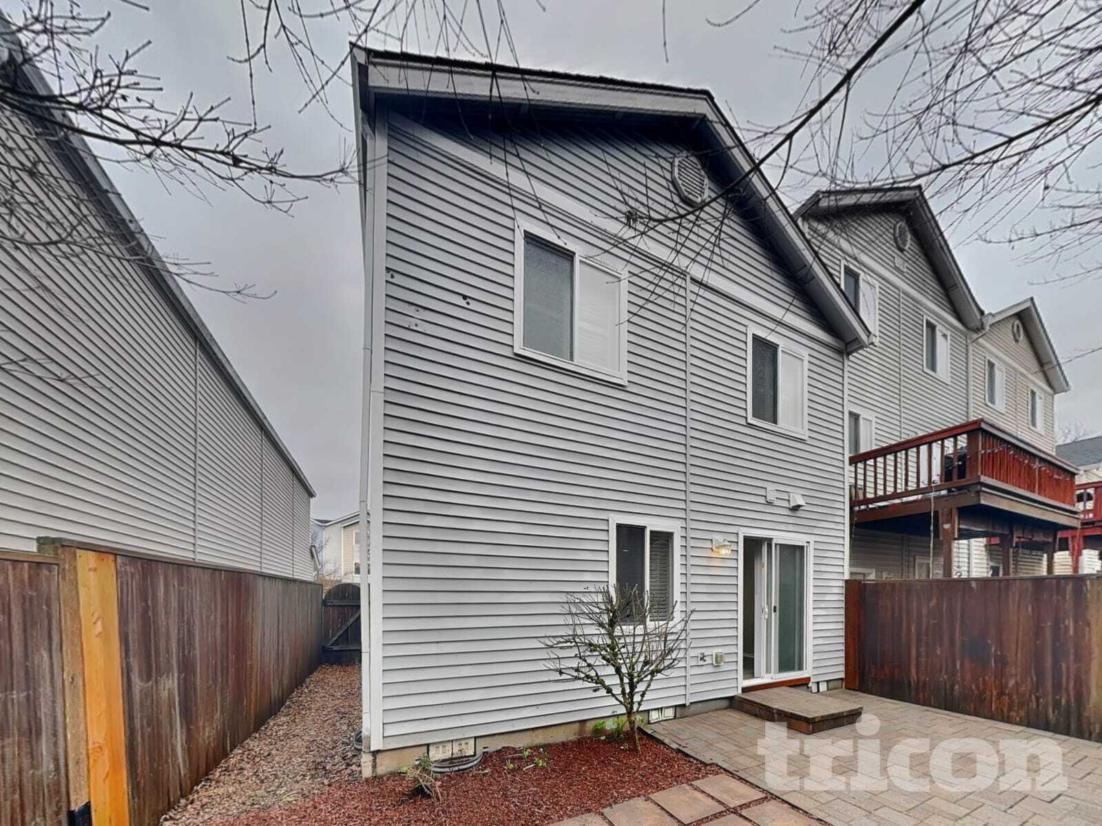 Building Photo - 1811 NE 89th Cir