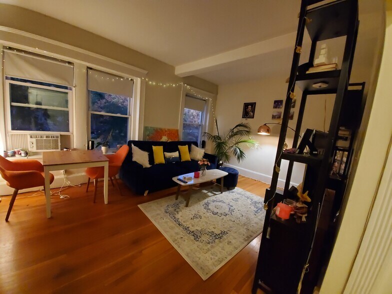 Building Photo - 1595 Beacon St