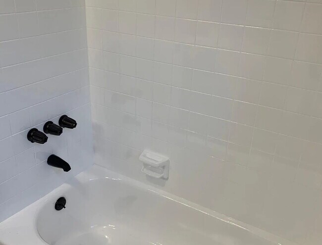 Building Photo - "Spacious 2-Bed, 2-Bath Gem in Northridge – Your Perfect 1074 Sq Ft Retreat!"