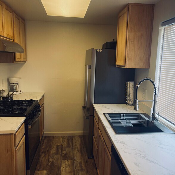 Building Photo - 1990 Benita Dr