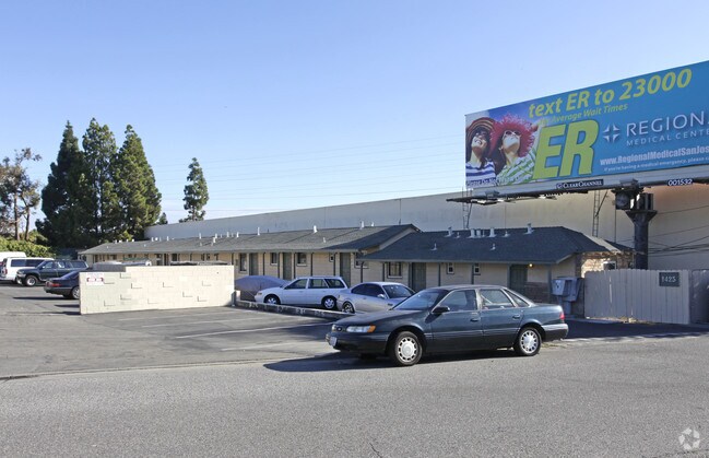 Building Photo - 1425 Laurelwood Rd