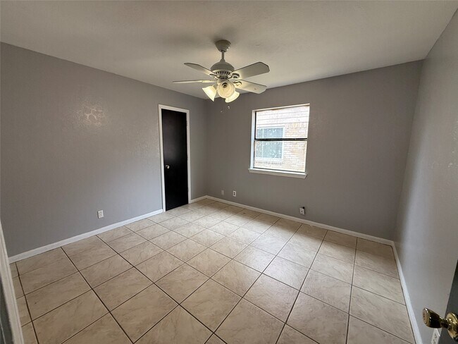 Building Photo - 11611 Stone Bridge Dr