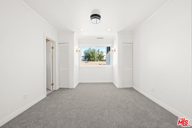 Building Photo - 500 Smithwood Dr