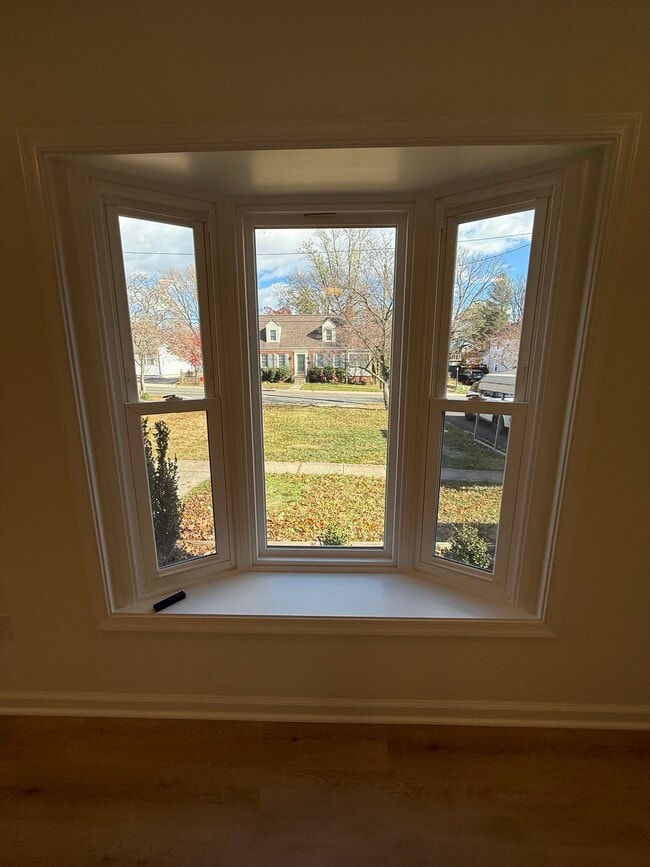 Bay window - 113 Catoctin Cir NE