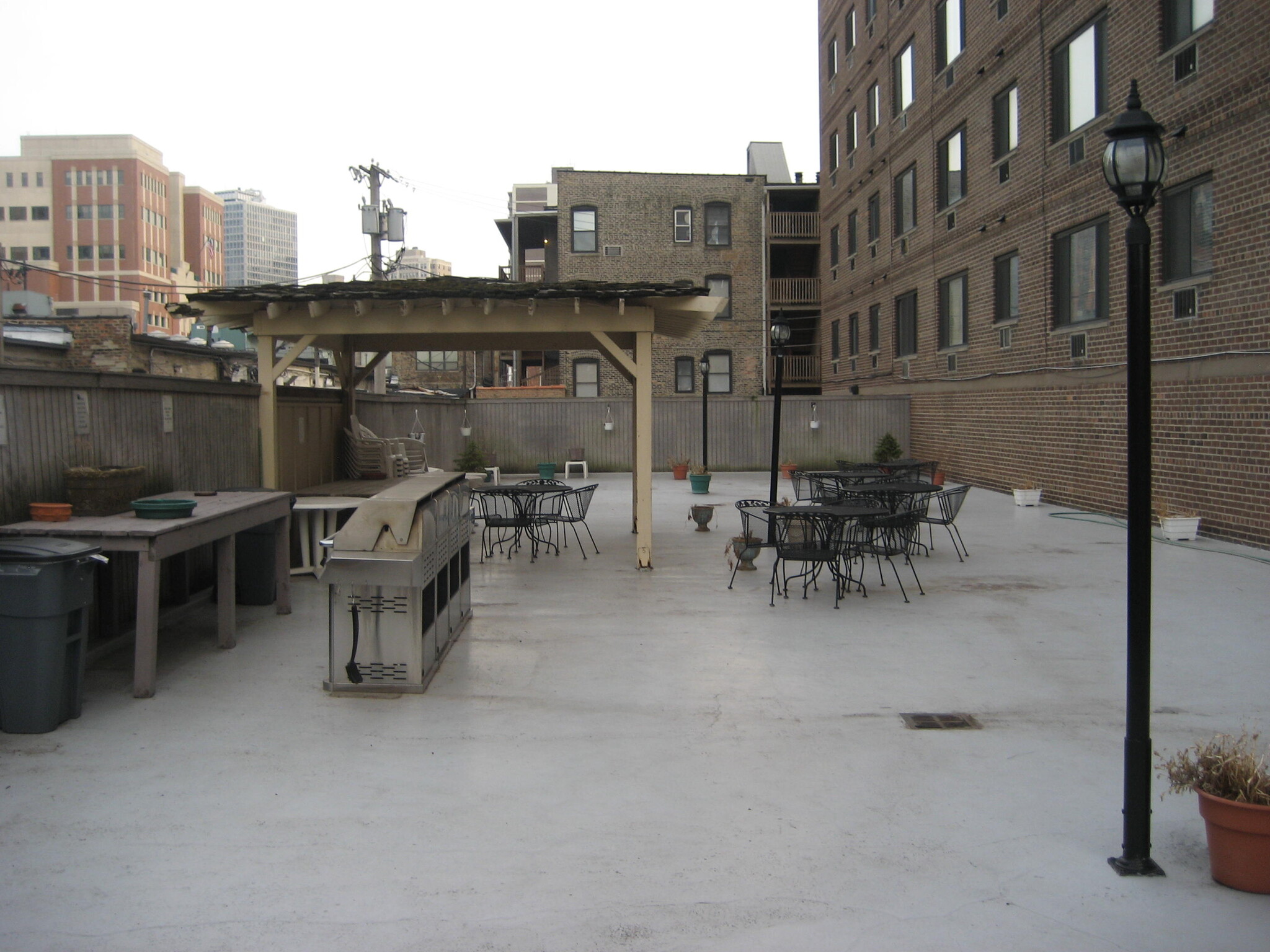 Building Photo - 607 W Wrightwood Ave