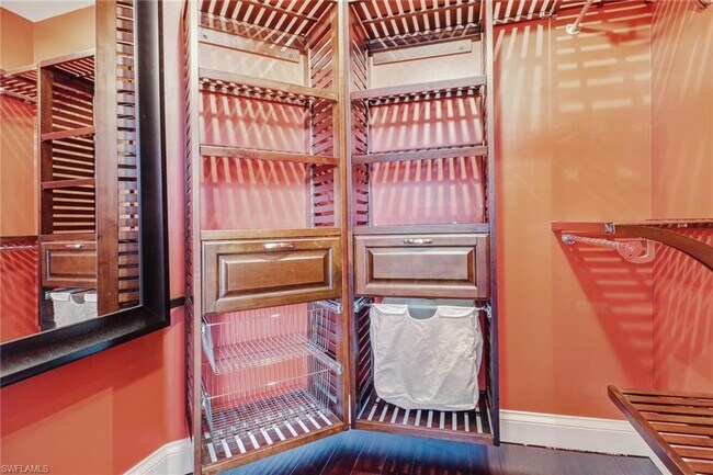 Customized walk in closet - 1180 Reserve Way