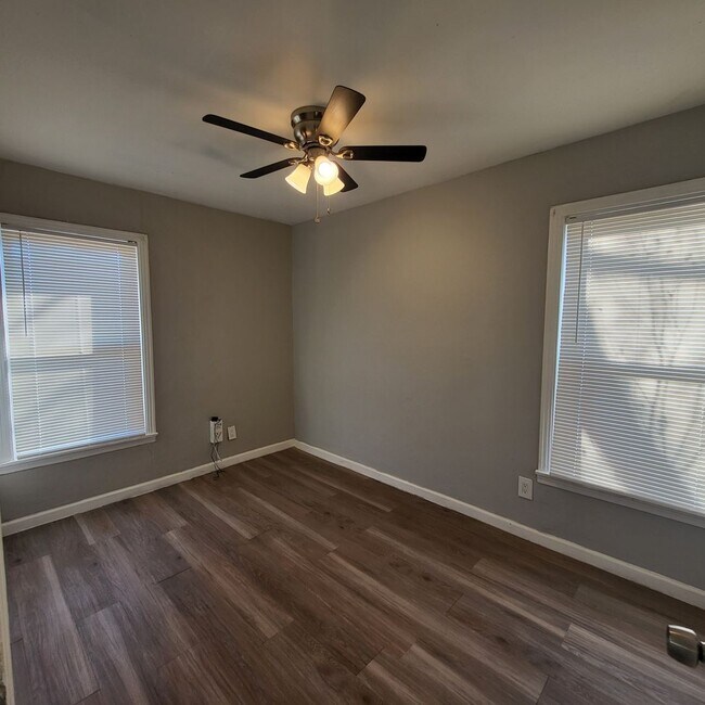 Building Photo - 1909 Pecos St