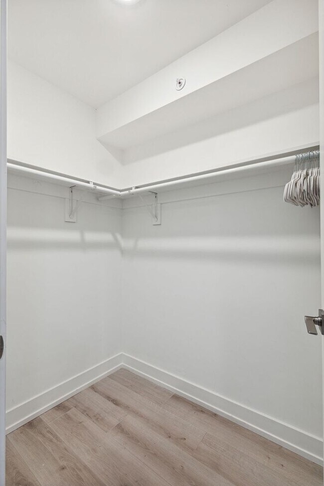 Building Photo - 2408 N Mascher St