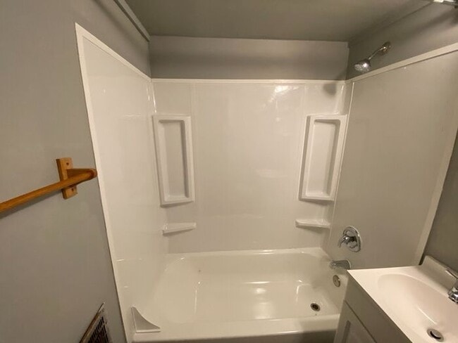 Building Photo - 1 Bed / 1 Bath Renovated Condo in South Nashville! Close to laundry! Surrounded by woods!