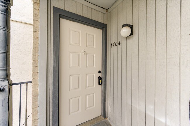 Building Photo - 6606 De Moss Dr