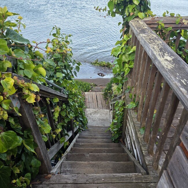 Building Photo - Live on the Water in Sausalito — 2BD with Direct Beach Access