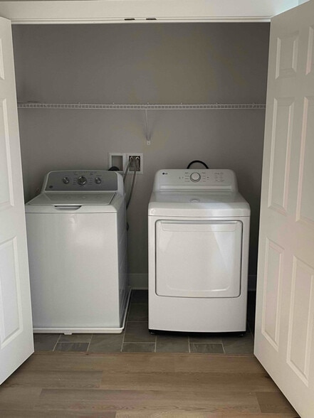 Building Photo - 14 Old Barn Wy