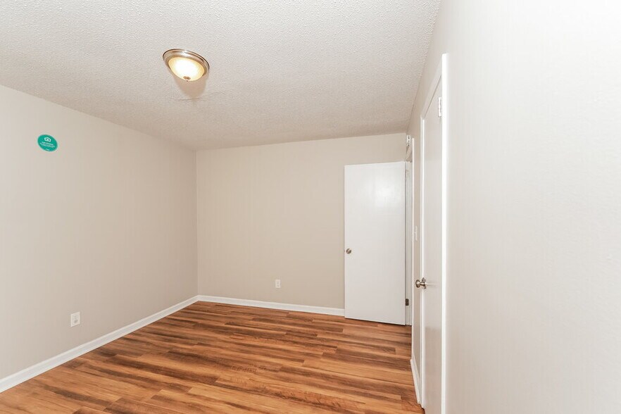 Building Photo - 1684 Brewster Rd