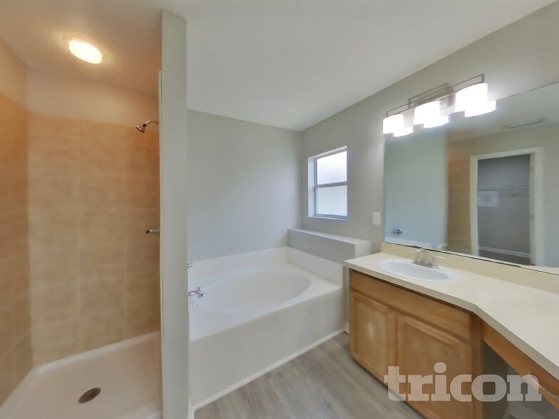 Building Photo - 6676 Southern Oaks Dr