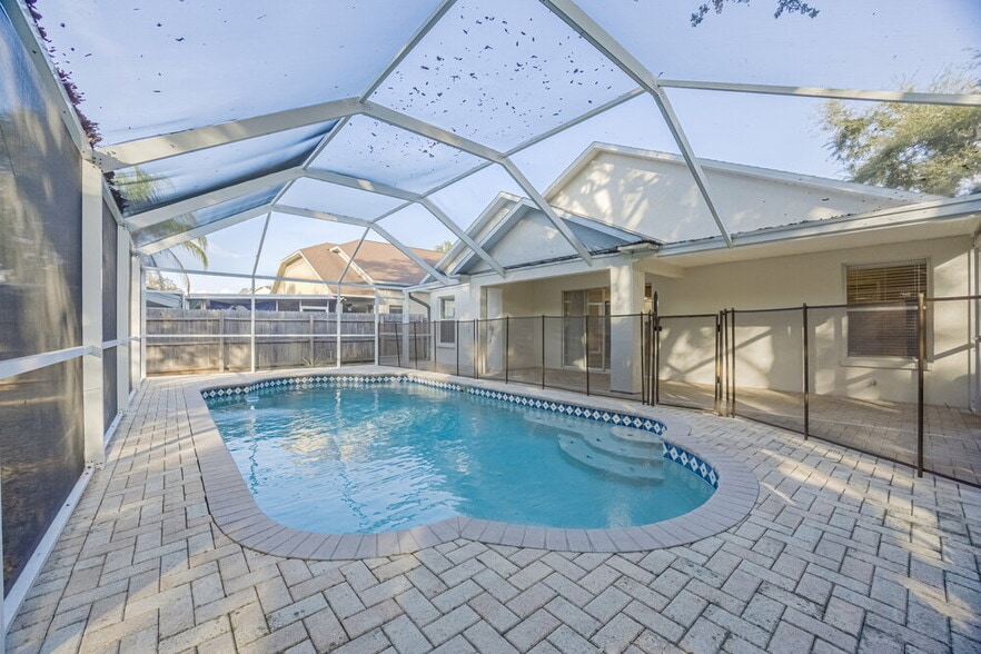 Building Photo - 10805 Kenbrook Dr