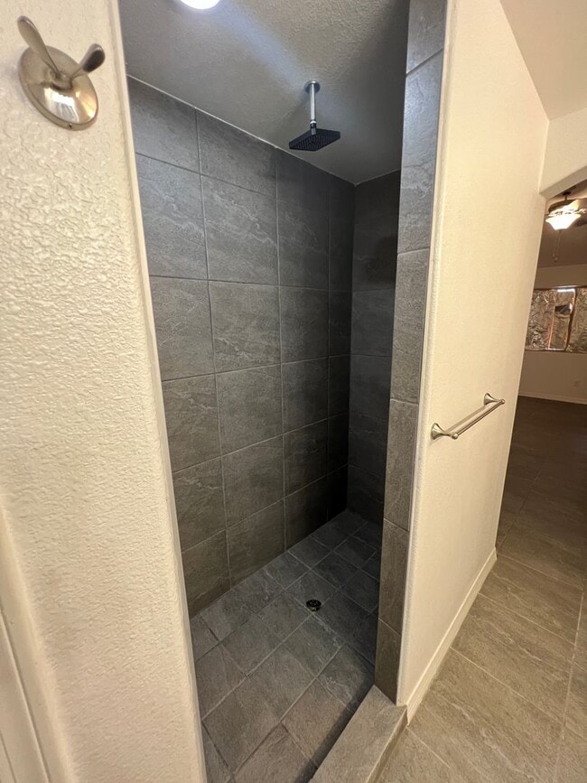Building Photo - Large Corner Lot home with 3 full size bed...