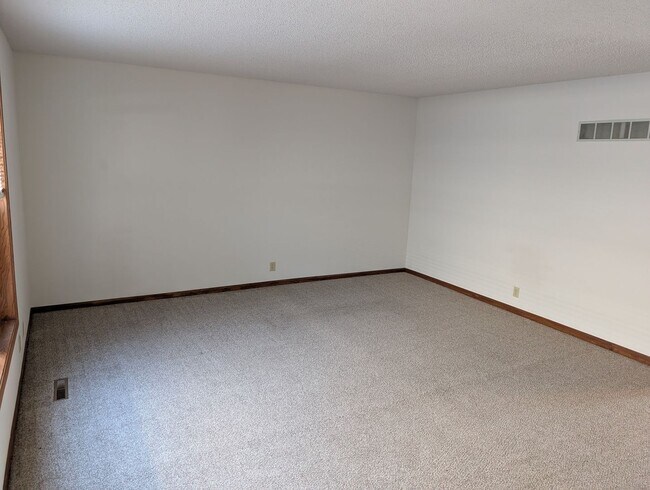 Building Photo - 2215 Mirwyn Ct