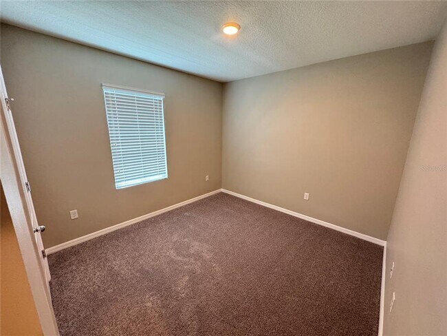 Building Photo - 2323 Silverview Dr