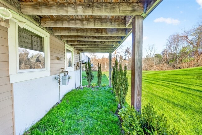 Building Photo - 82 Camelot Dr