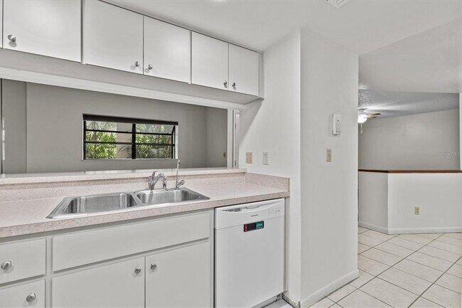 Building Photo - 300 S Florida Ave