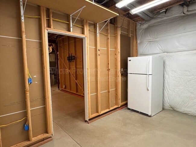 Building Photo - 6771 Larsh Dr