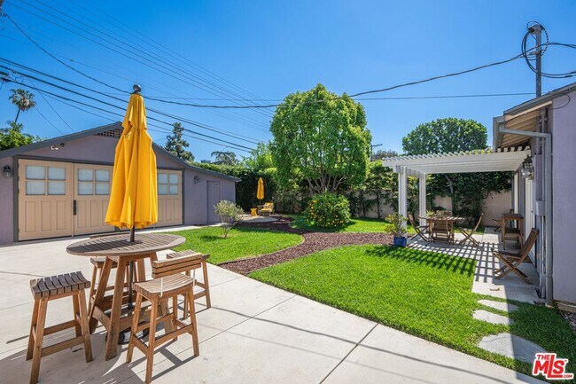 Building Photo - 944 S Hudson Ave